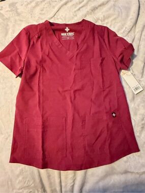 M&M Scrubs Women's Short Sleeve V-Neck Tee - Burgundy